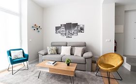 Bright And Airy 2 Bedroom Apartment In Madrid